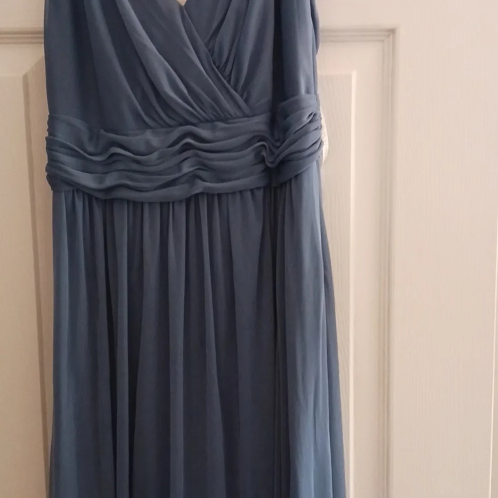 Gown - Picture 2 of 5